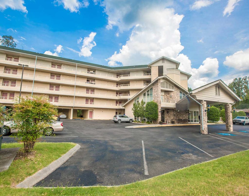 Photos of Twin Mountain Inn & Suites in Pigeon TN