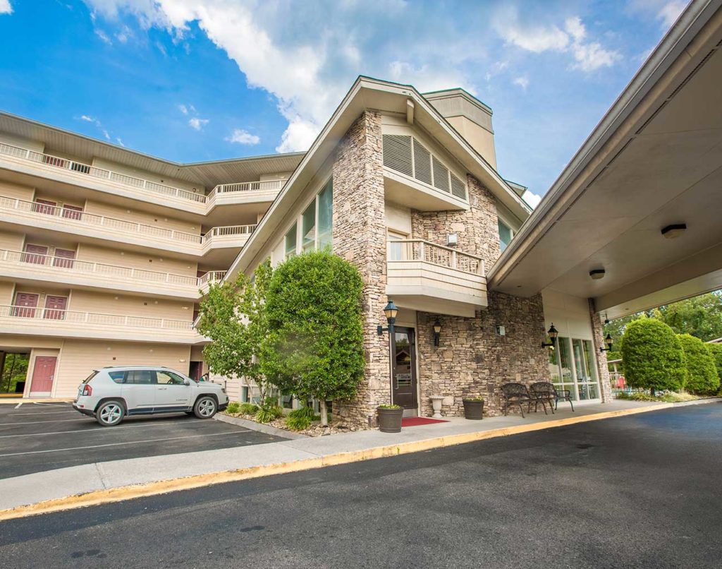 Photos of Twin Mountain Inn & Suites in Pigeon TN