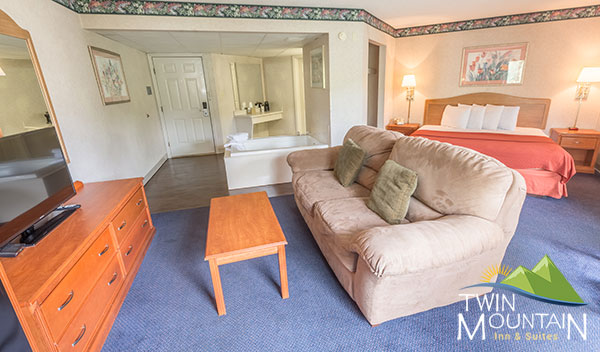 A King Hotel Suite At Twin Mountain Inn Suites In Pigeon Forge