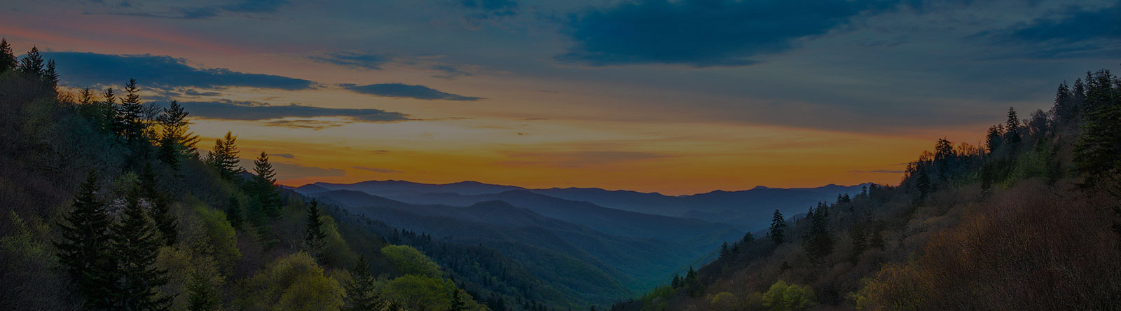 Panoramic photo of the Great Smoky Mountains